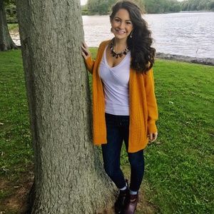 Meet Your Posher, Angie